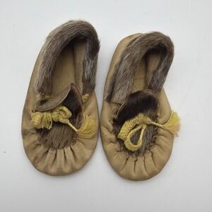 vintage handmade toddler moccasins crafted from soft tan leather Sz 5
